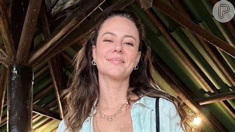 paola oliveira pelada na playboy|Nua após banho e de cara amassada: Paolla Oliveira.